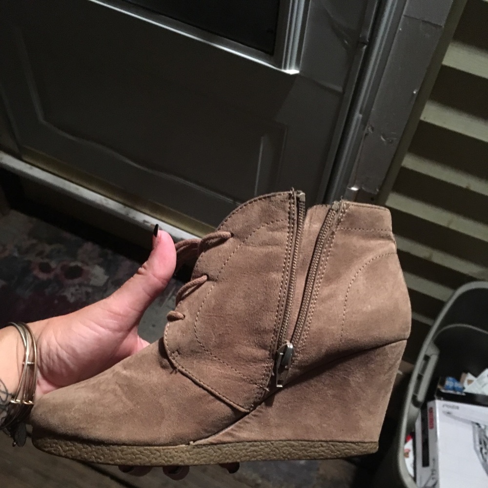 Shoes - Picture 2 of 4